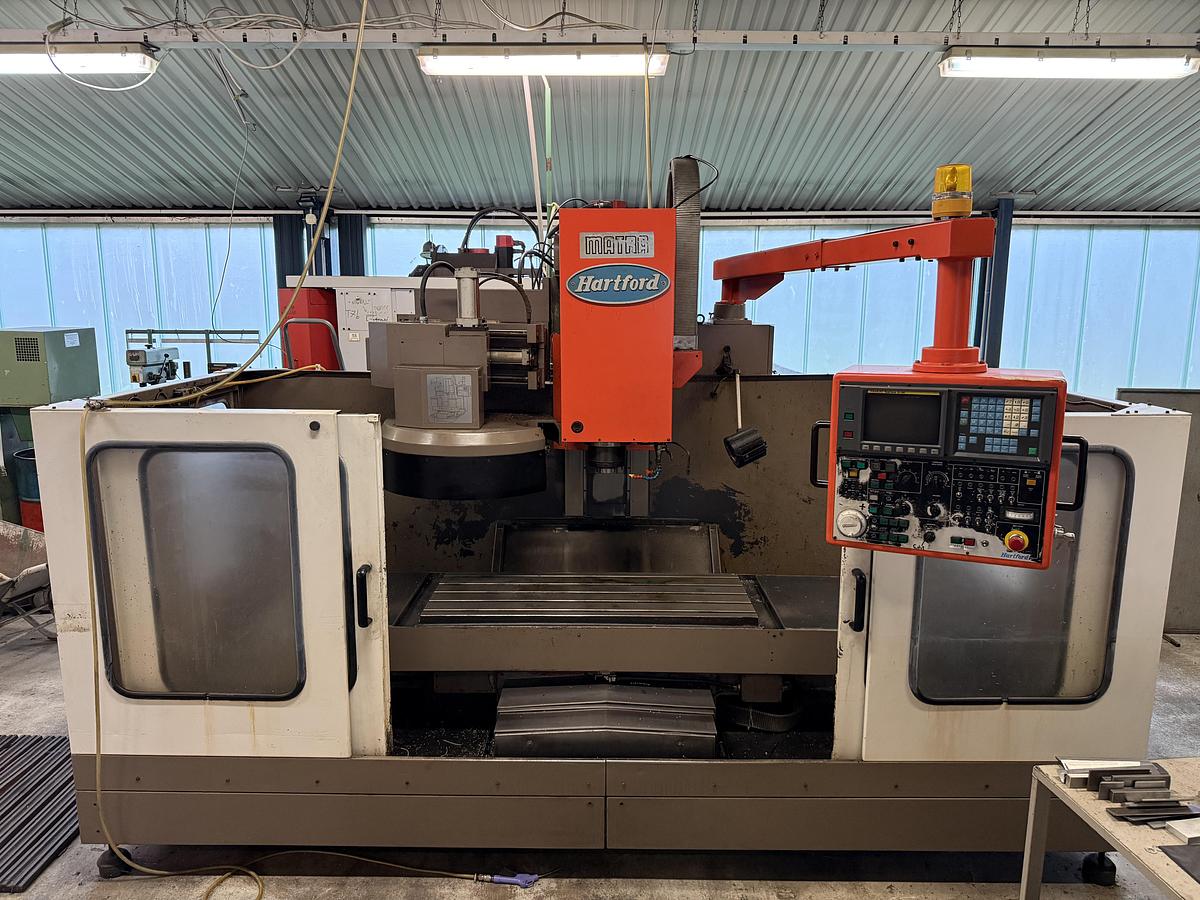 Used Centrum obróbcze Hartford  VMC 100UG 