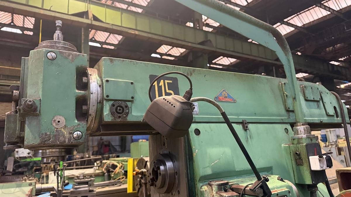 Used Frezarka uniwersalna Mechanicy Pruszków FWA 41M