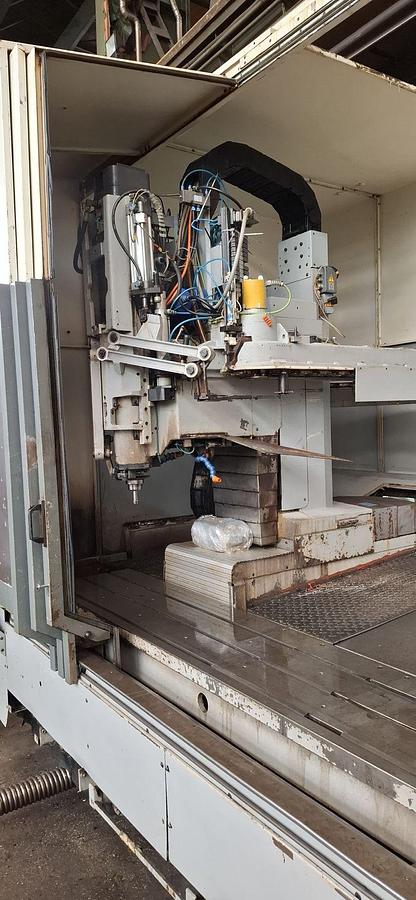 Used Centrum obróbcze pionowe CHIRON FZ 22L