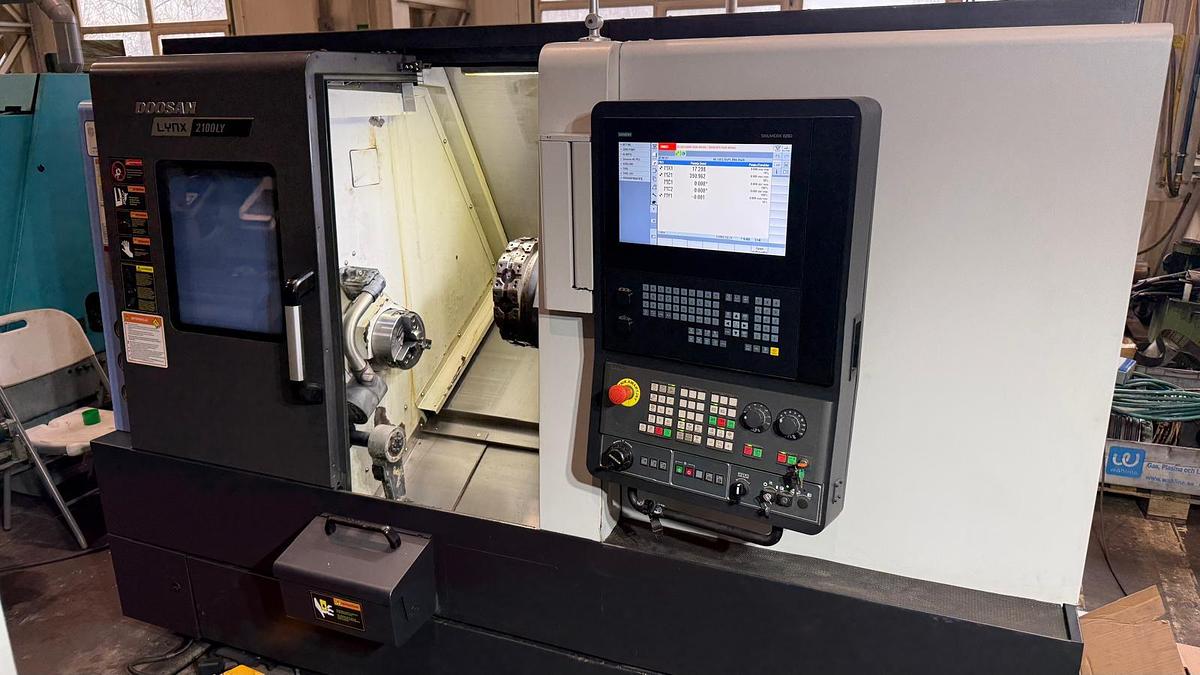 Used Centrum tokarskie CNC Doosan LYNX 2100LY