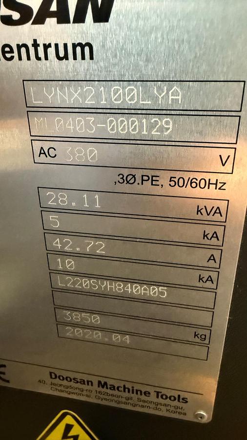 Used Centrum tokarskie CNC Doosan LYNX 2100LY