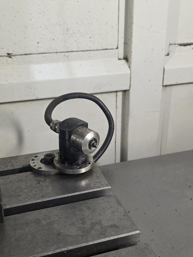 Used Pionowe centrum frezarski-wiertarskie VC 1060 HH