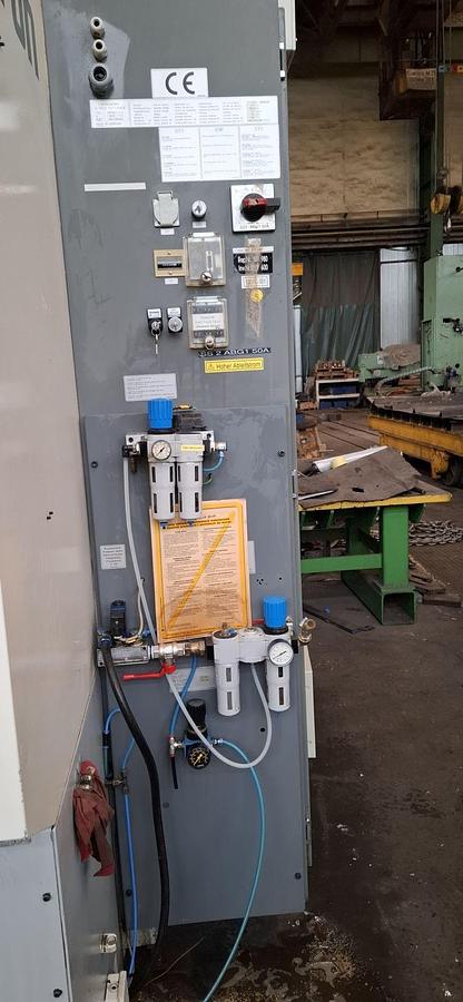 Used Centrum obróbcze pionowe CHIRON FZ 22L