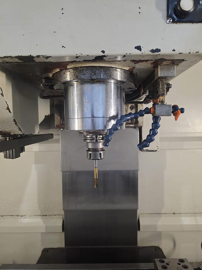 Used Pionowe centrum frezarski-wiertarskie VC 1060 HH