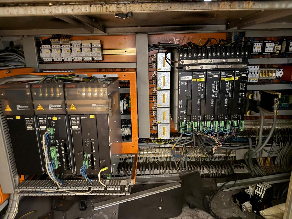 Used Centrum obróbcze MIKRON WF74