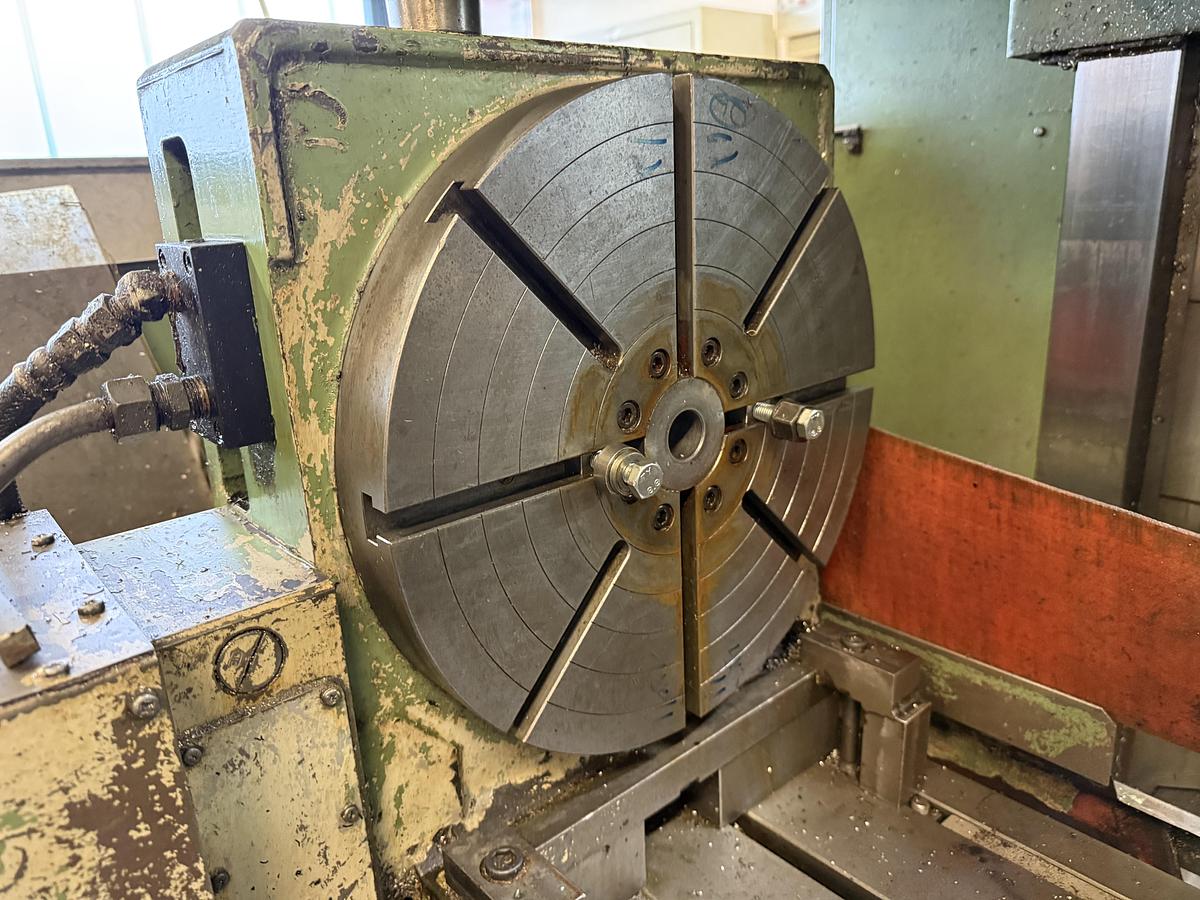 Used Centrum obróbcze OKK MCV-500