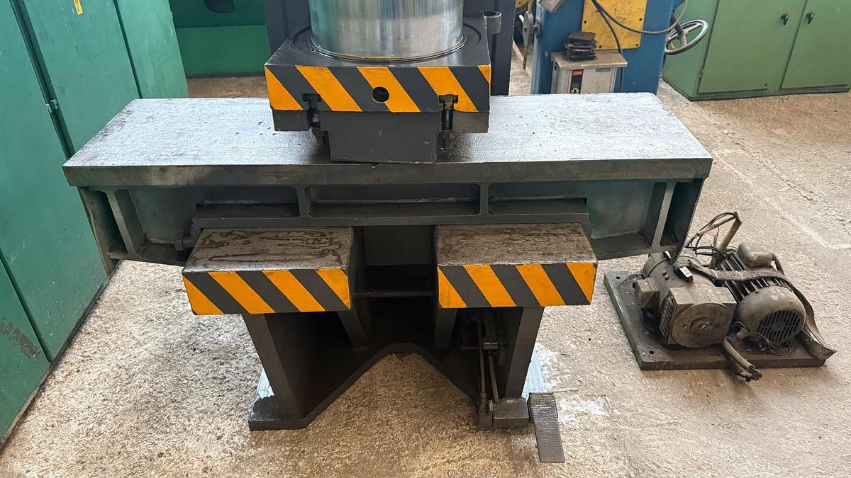 Used Prasa hydrauliczna PYE 250