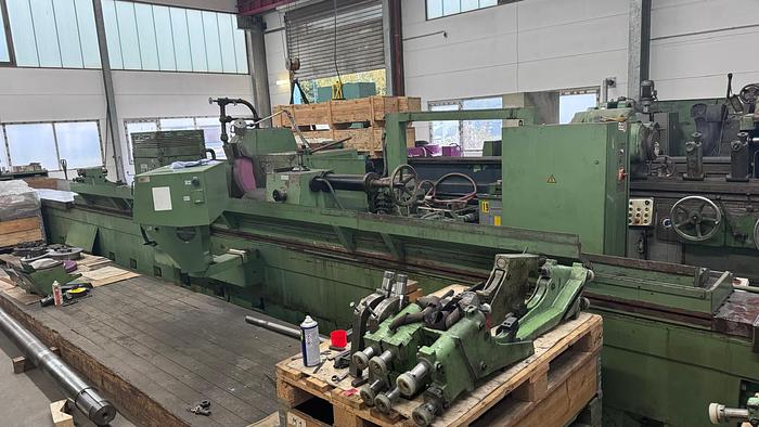 Used Szlifierka do wałków TOS BUC 63 B