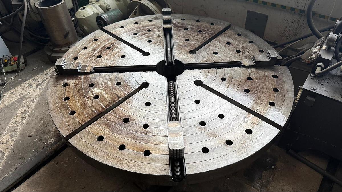 Used Uchwyt tokarski czteroszczękowy 1500 mm