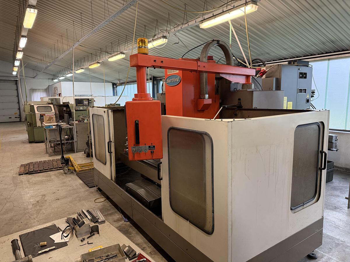 Used Centrum obróbcze Hartford  VMC 100UG 