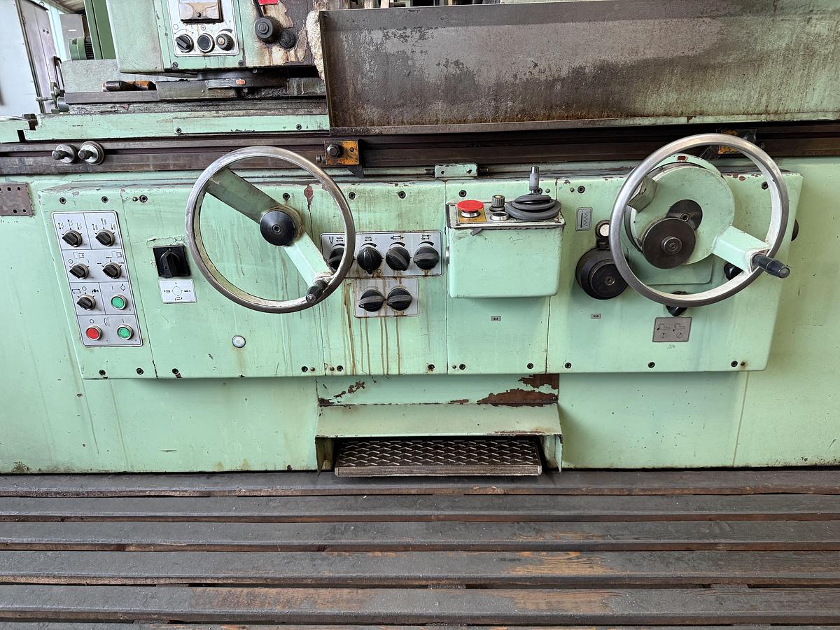 Used Szlifierka do wałków TOS HOSTIVAR BHU 32/1000