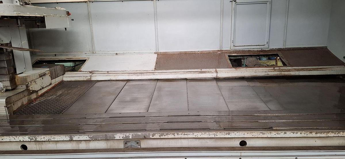 Used Centrum obróbcze pionowe CHIRON FZ 22L