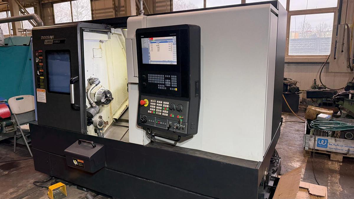 Used Centrum tokarskie CNC Doosan LYNX 2100LY