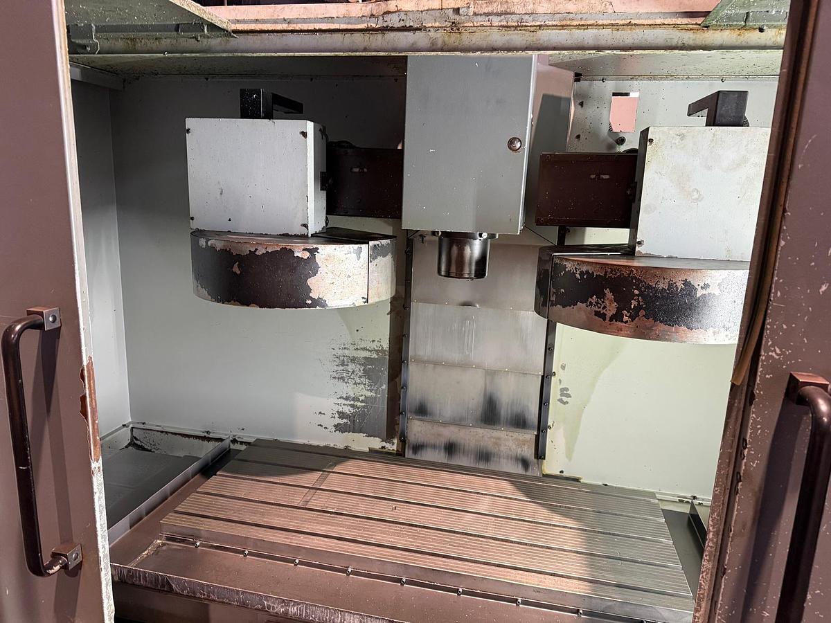 Used Pionowe centrum obróbcze DEFUM AFM BACA R1000