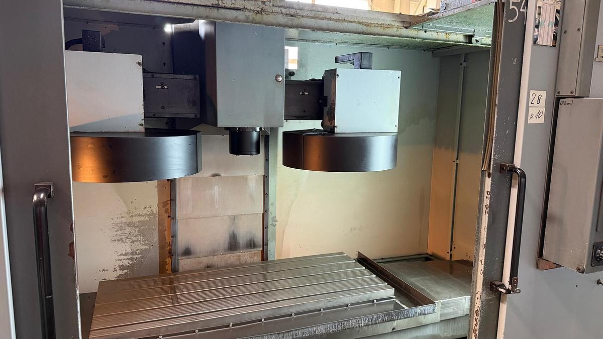 Used Pionowe centrum obróbcze DEFUM AFM BACA R1000 / 2012 r.