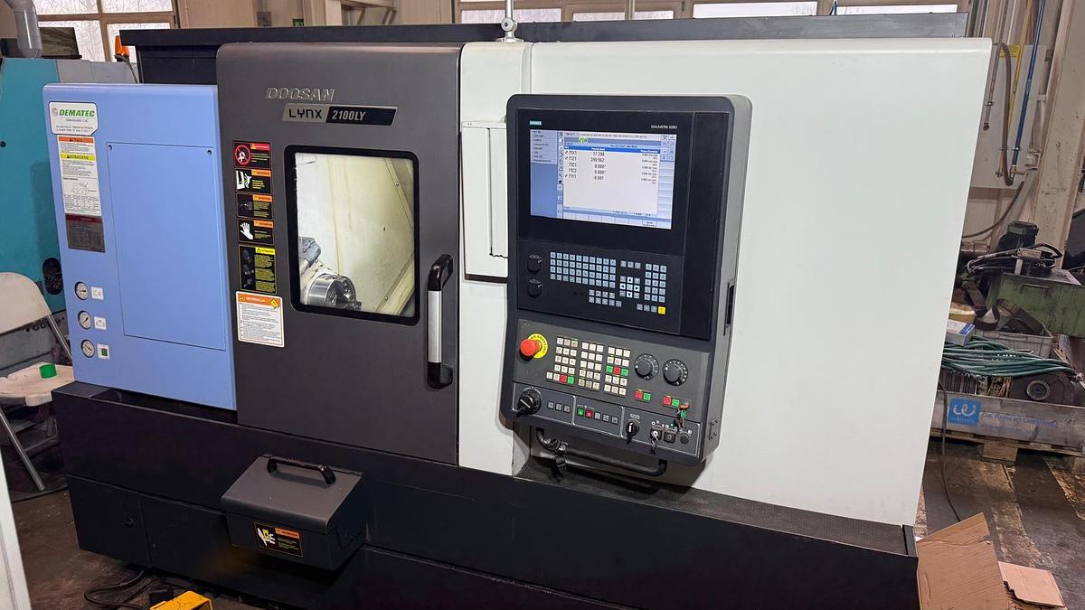 Used Centrum tokarskie CNC Doosan LYNX 2100LY