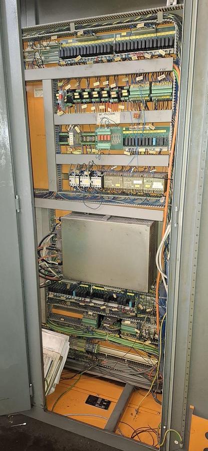 Used Centrum obróbcze pionowe CHIRON FZ 22L