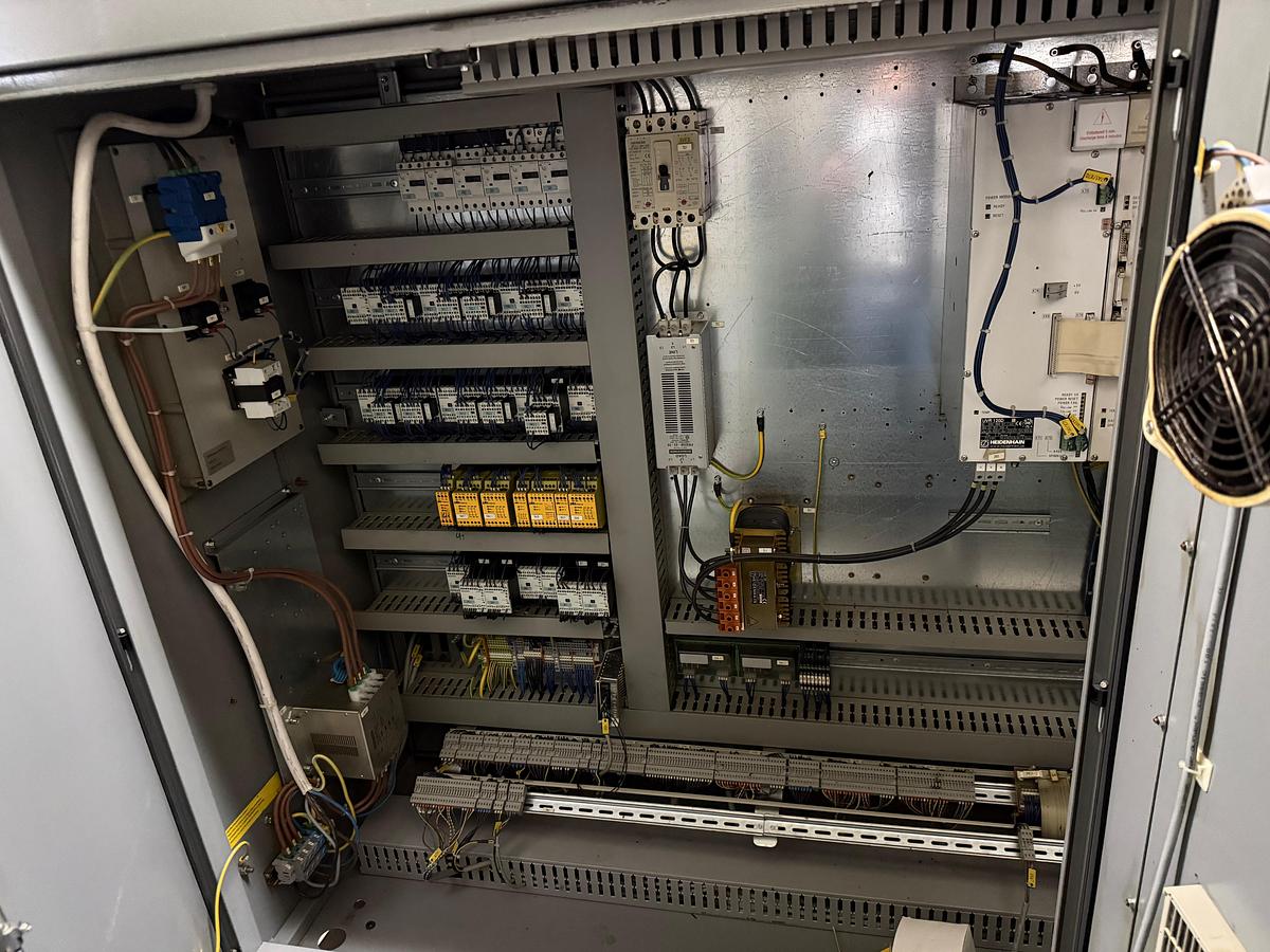 Used Centrum obróbcze Deckel Maho DMU 60T