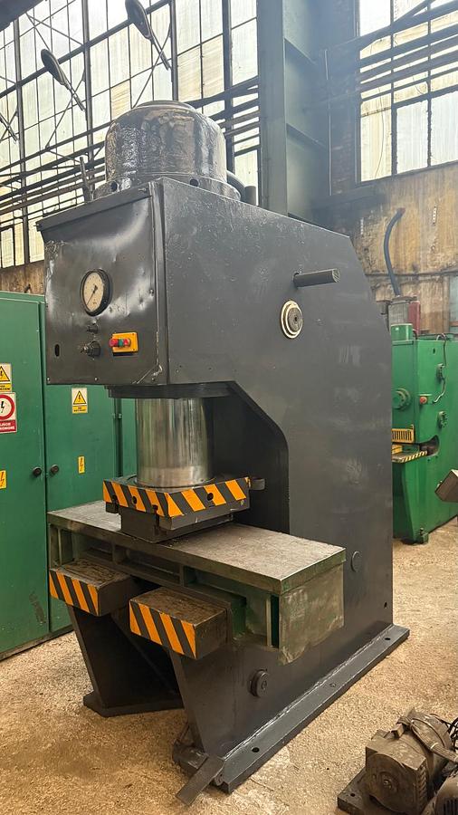 Used Prasa hydrauliczna PYE 250