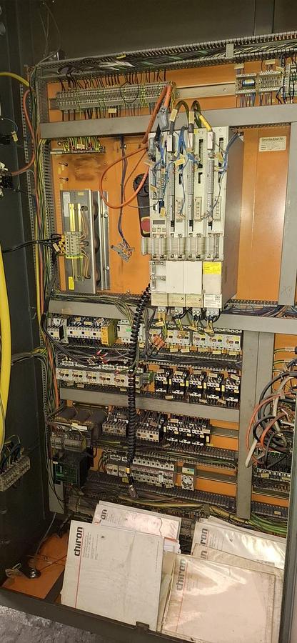 Used Centrum obróbcze pionowe CHIRON FZ 22L