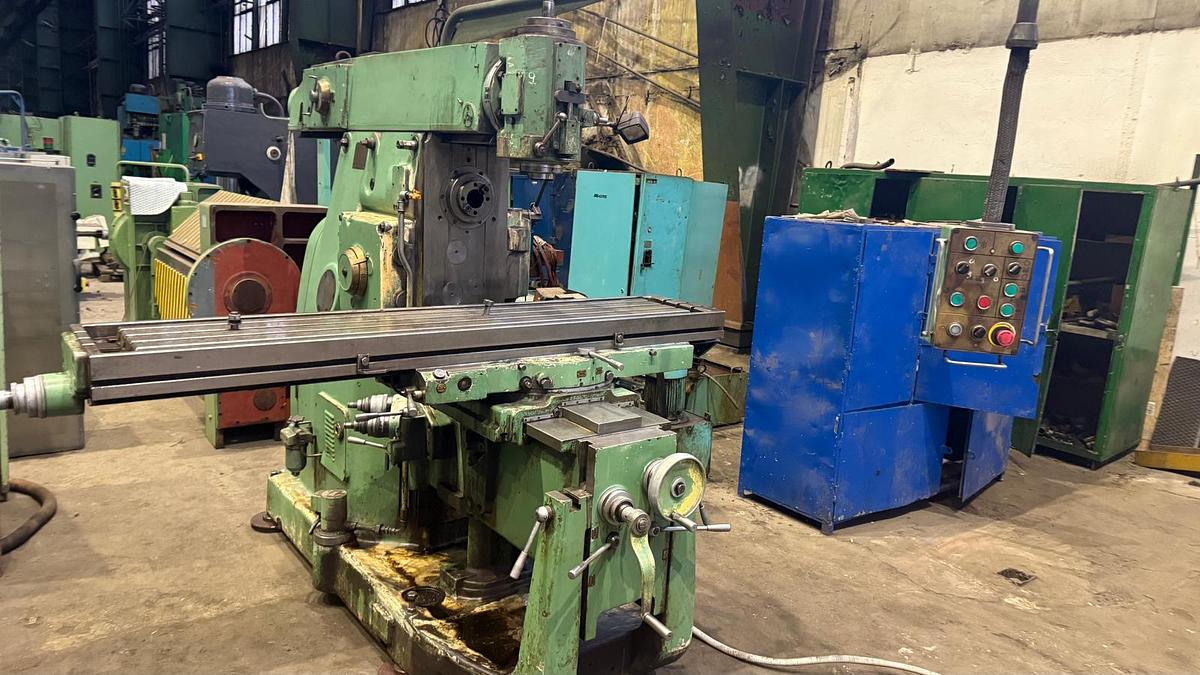 Used Frezarka uniwersalna Mechanicy Pruszków FWA 41M