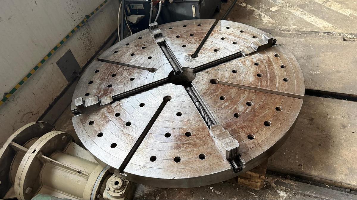 Used Uchwyt tokarski czteroszczękowy 1500 mm