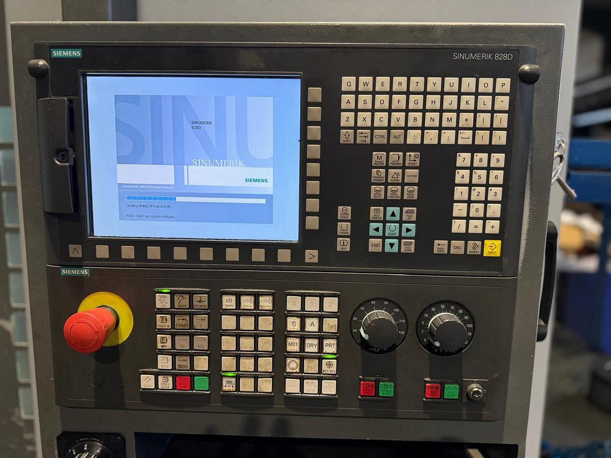 Used Pionowe centrum obróbcze DEFUM AFM BACA R1000