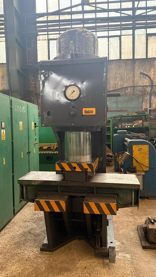 Used Prasa hydrauliczna PYE 250