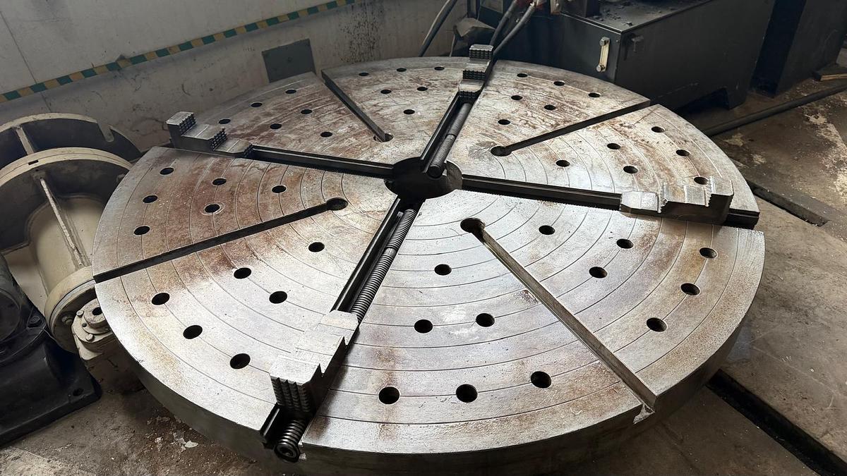 Used Uchwyt tokarski czteroszczękowy 1500 mm