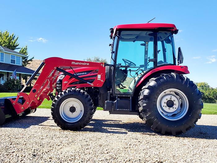 Mahindra 2665ST Tractor w/ Loader ** 2 hrs - Never Used **