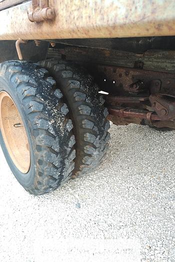 Used 1981 TOYOTA Dyna BU30 300 6 tyres truck.