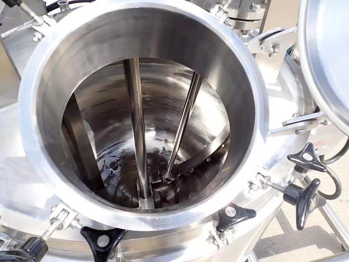 Used 250 GALLON LEE TWIN ACTION VACUUM KETTLE - 90 PSI - TILT OUT AGITATION