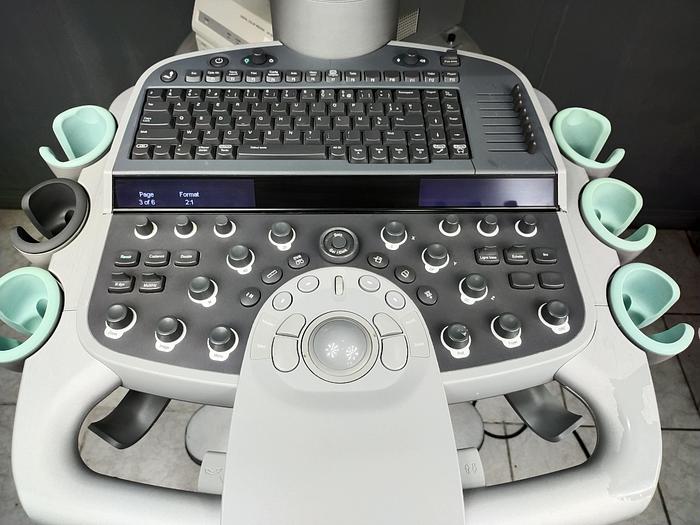 Gebraucht Siemens Acuson S2000 Ultraschallgerät mit Sonde, Farbdrucker und DVD Brenner