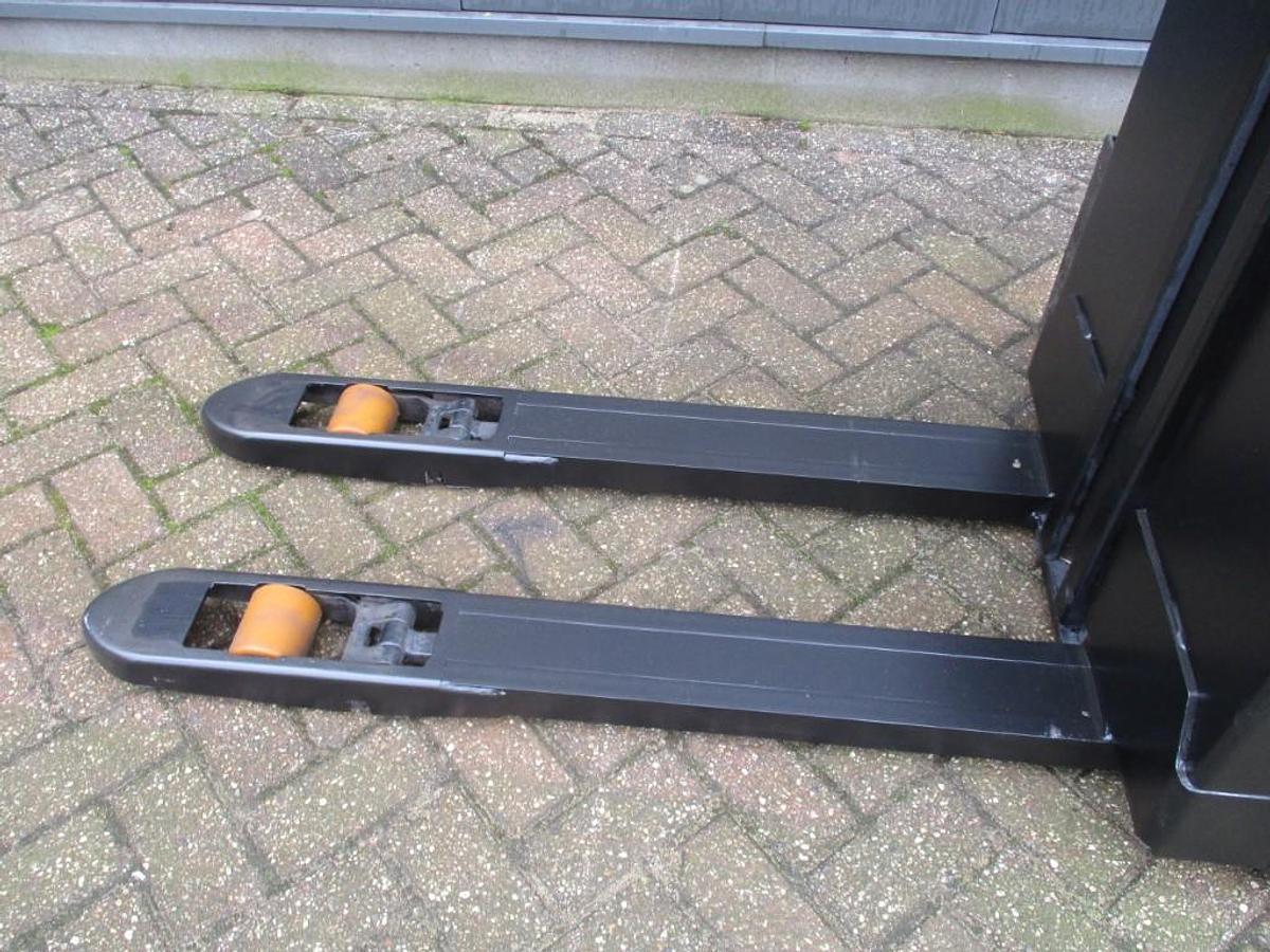 Refurbished 2017 TOYOTA SWE 080L