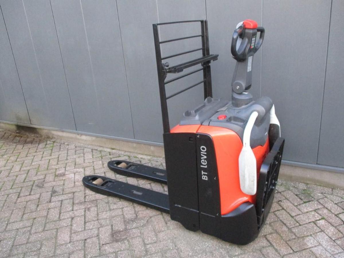 Refurbished 2017 TOYOTA LPE200 - 2095