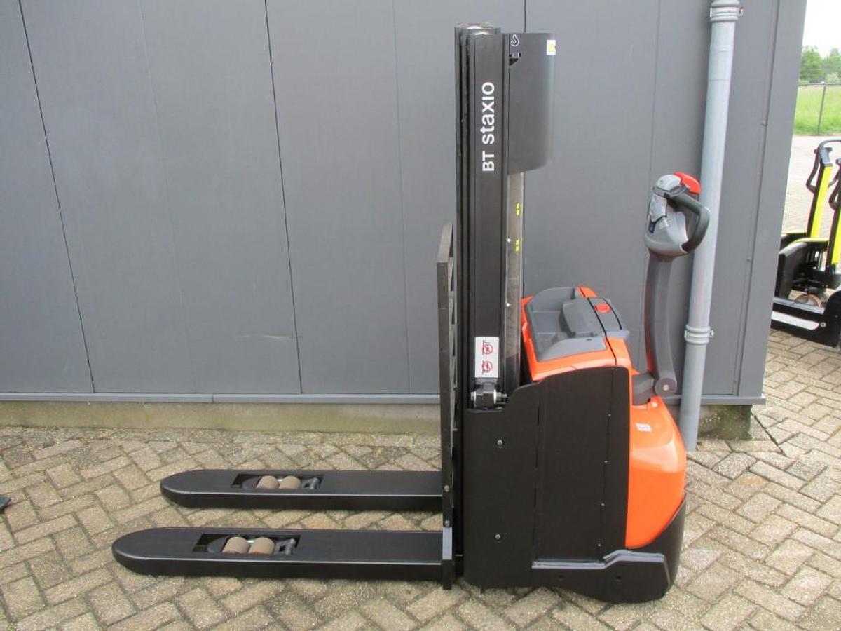 Refurbished 2018 TOYOTA SWE140L - 597