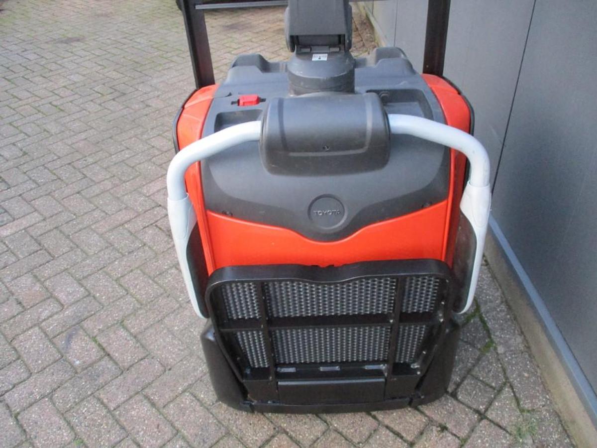 Refurbished 2017 TOYOTA LPE200 - 2095