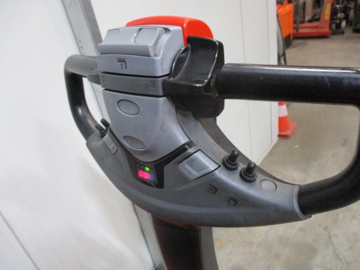 Refurbished 2019 TOYOTA SWE120XR triplex - 1201