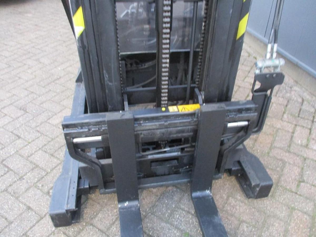 Refurbished 2018 TOYOTA SWE120XR triplex - 142