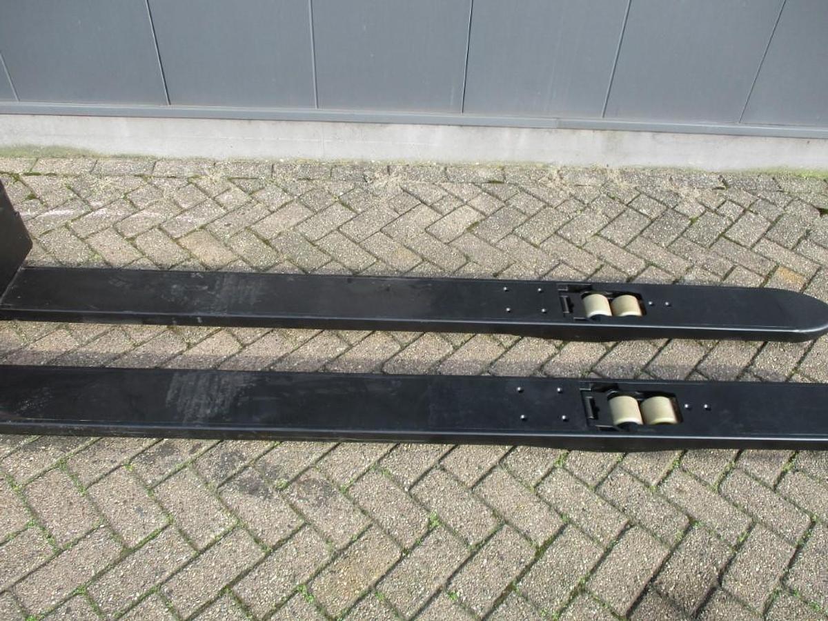 Refurbished 2023 TOYOTA LWE200 - 1957