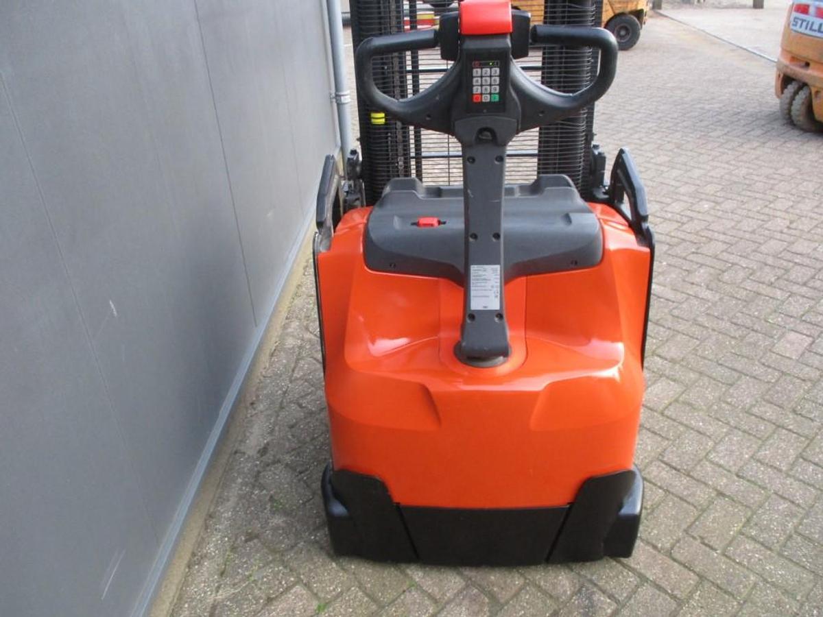 Refurbished 2018 TOYOTA SWE160L triplex - 1551