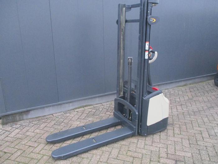 Refurbished 2010 Crown WF 3000-1.0 TL