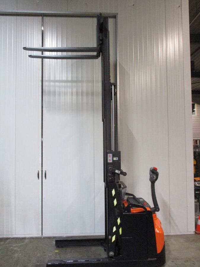Refurbished 2018 TOYOTA SWE120XR triplex - 1410