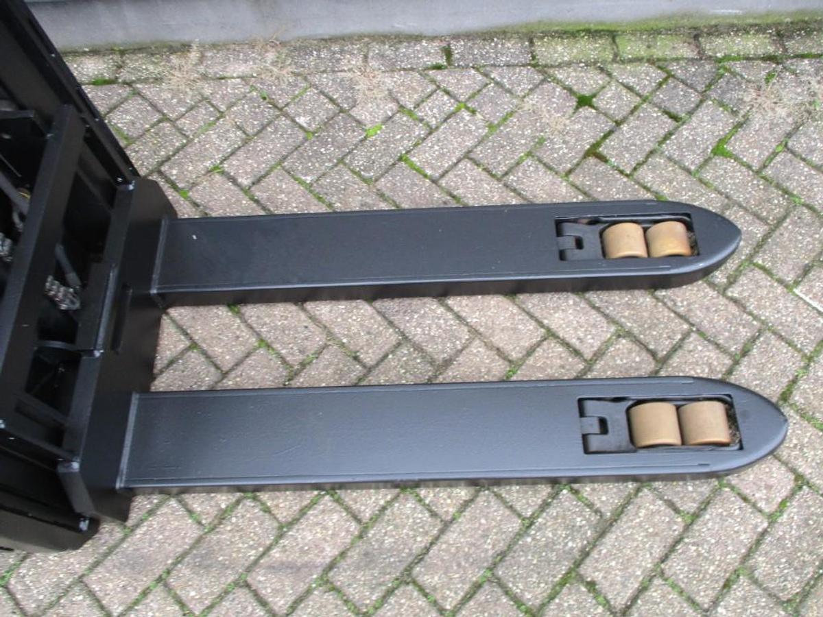 Refurbished 2016 TOYOTA SPE120L