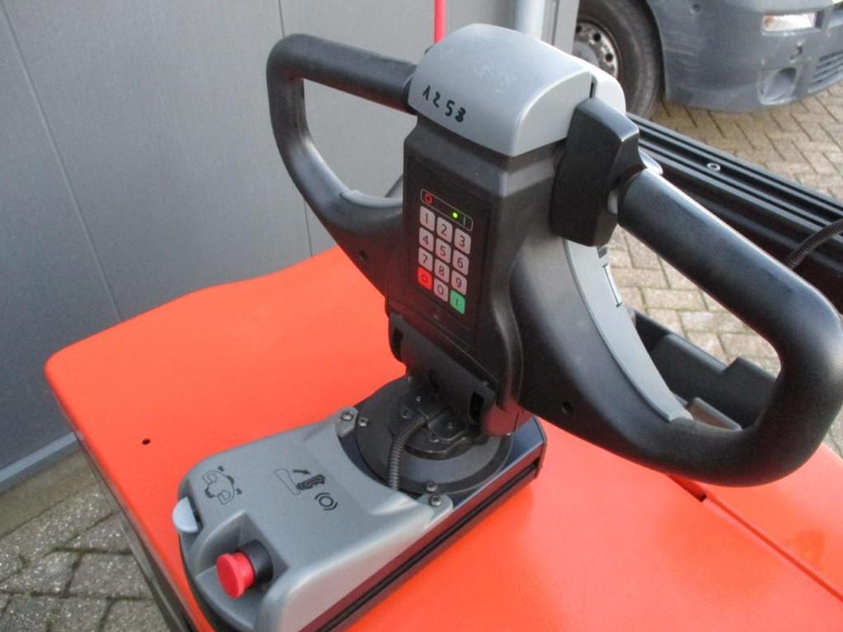 Refurbished 2018 TOYOTA TSE300 Tracto - 2086