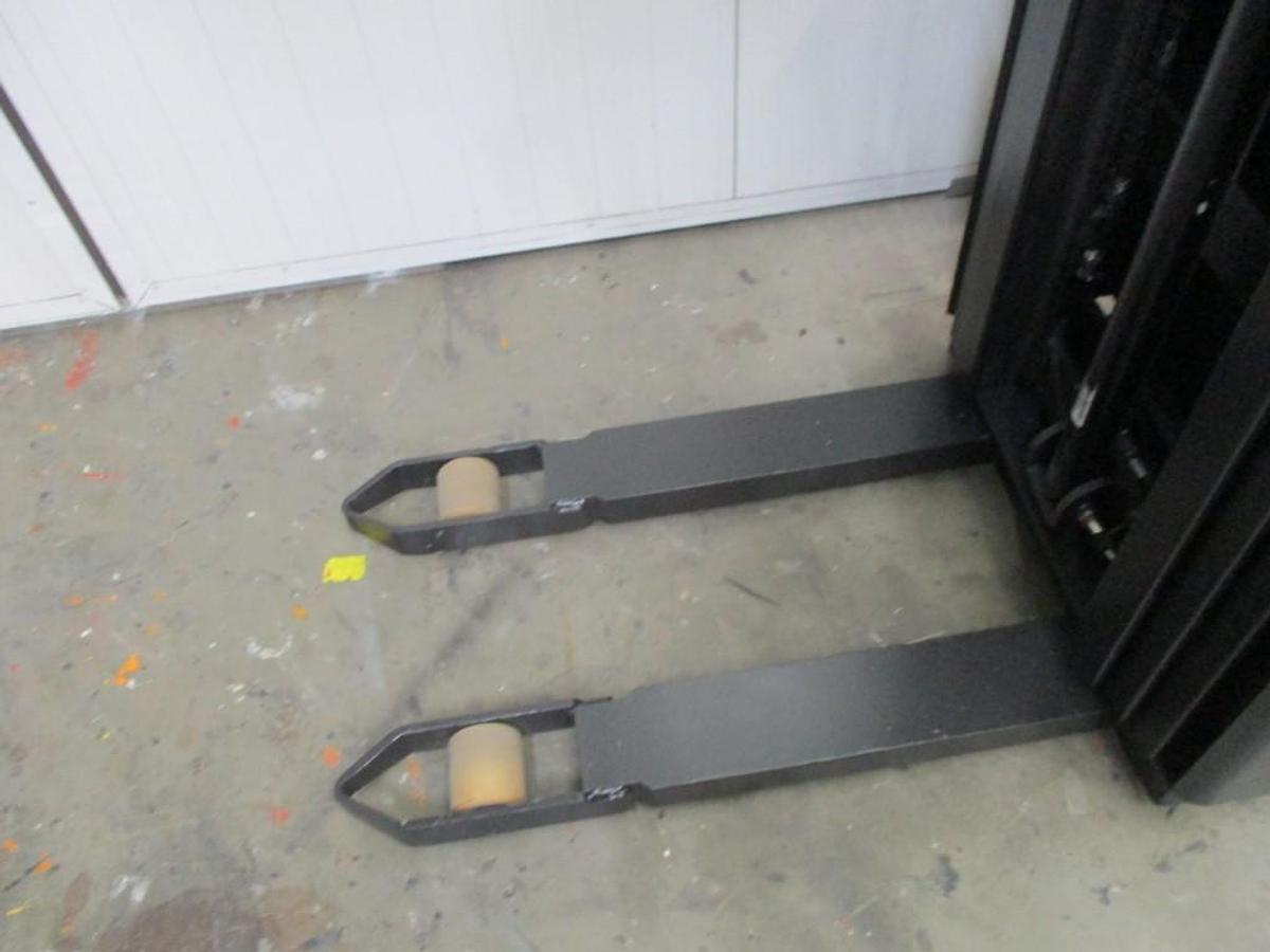 Refurbished 2021 TOYOTA SWE140 triplex - 1560