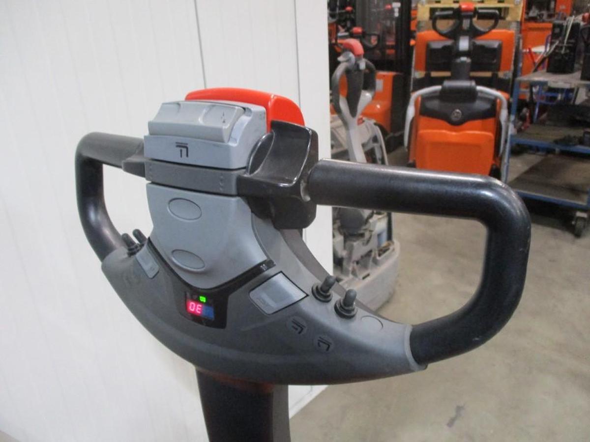 Refurbished 2018 TOYOTA SWE120XR triplex - 1410