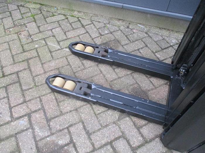 Refurbished 2017 TOYOTA SWE 160L - 815