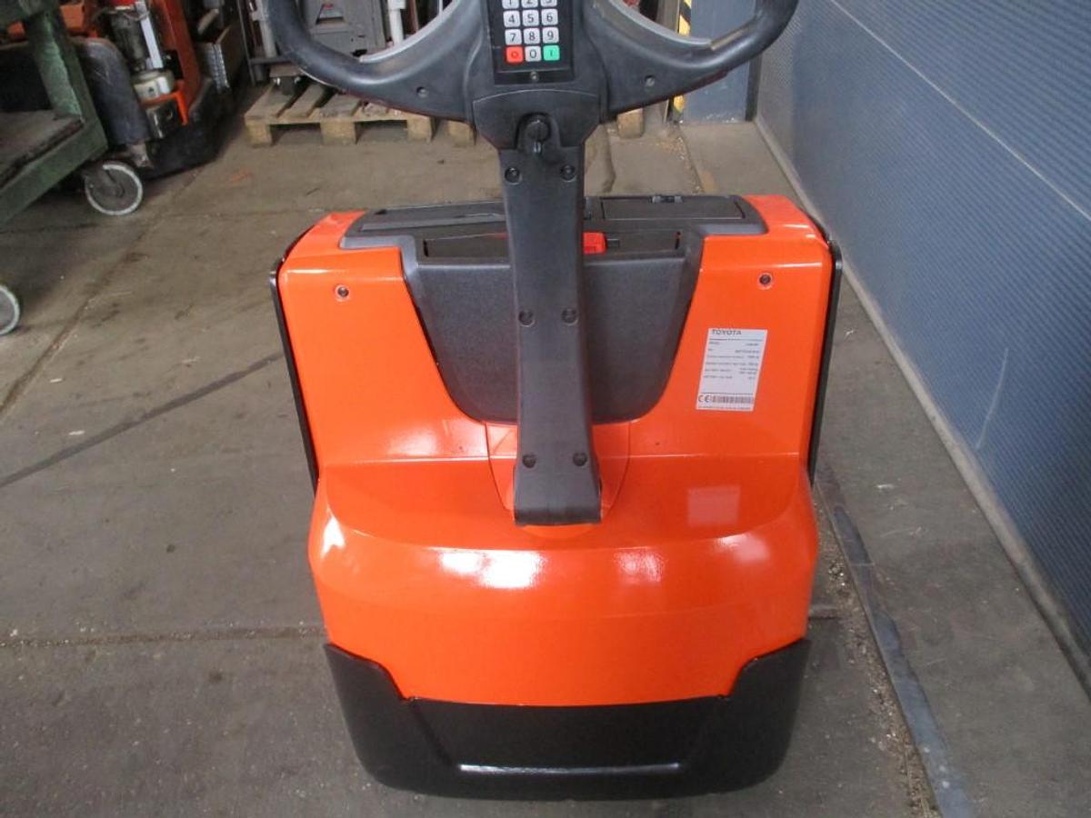 Refurbished 2018 TOYOTA LWE 200