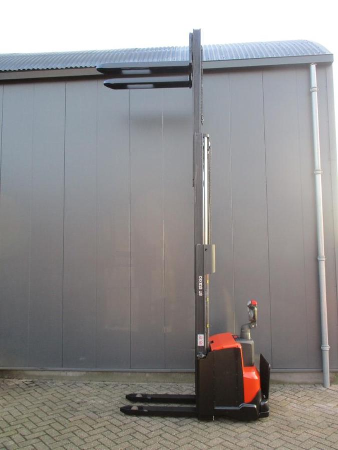 Refurbished 2017 TOYOTA SWE140 - 531